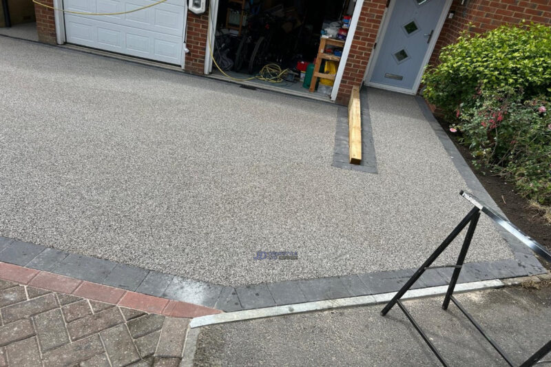 Resin-Bound-Driveway-with-Brick-Border-and-Sleeper-Wall-in-Ashford-Kent-10